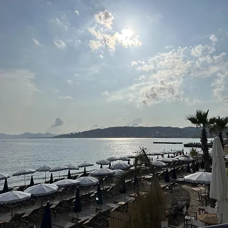 Grand Appt 6p Climatise Dans Avec Piscine - 8 Kms De Cannes Apartmán *